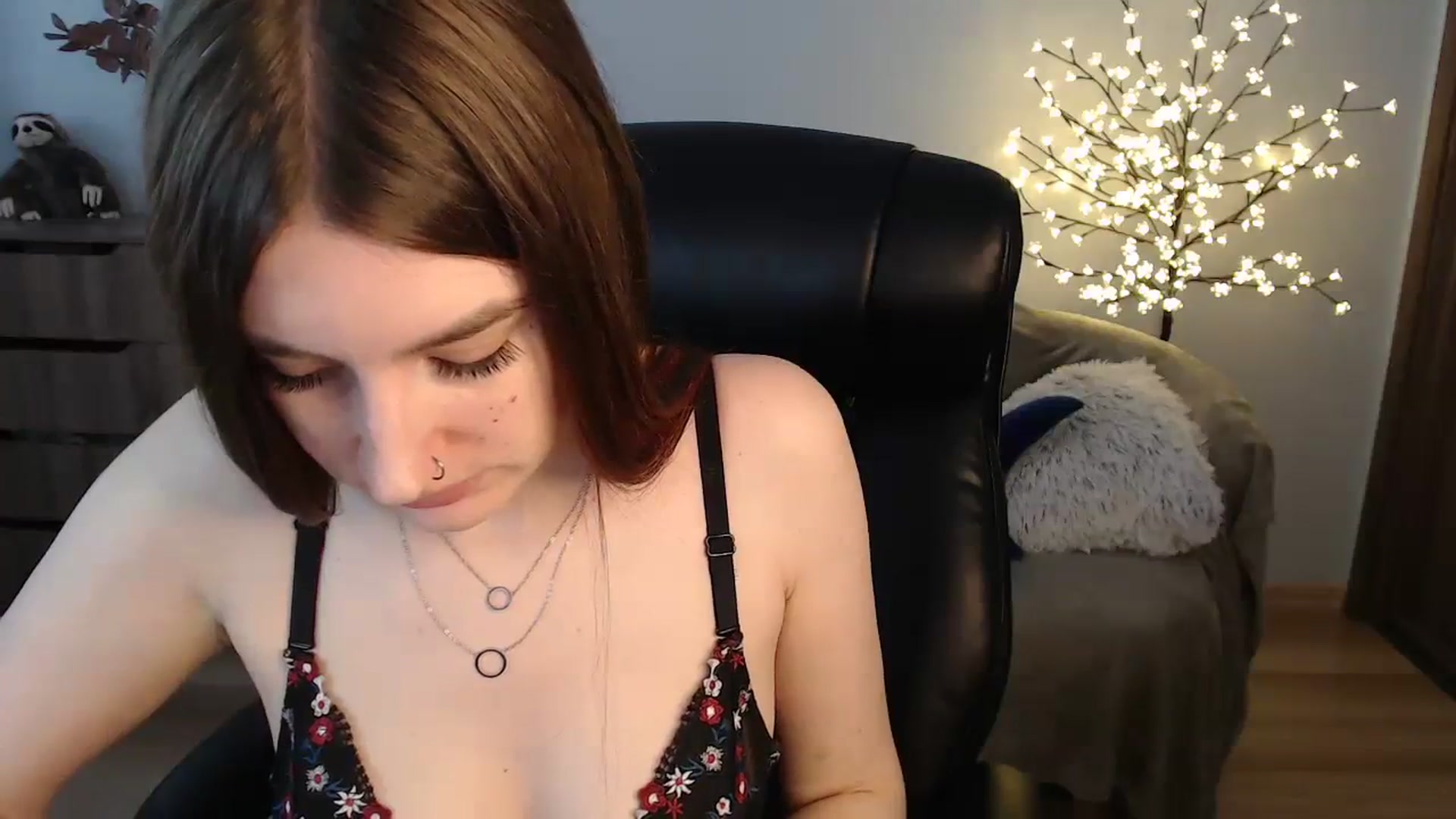 Gallery image thumbnail from Brocard's myfreecams stream on, 08/04/2023, 10:11 image 4 of 20