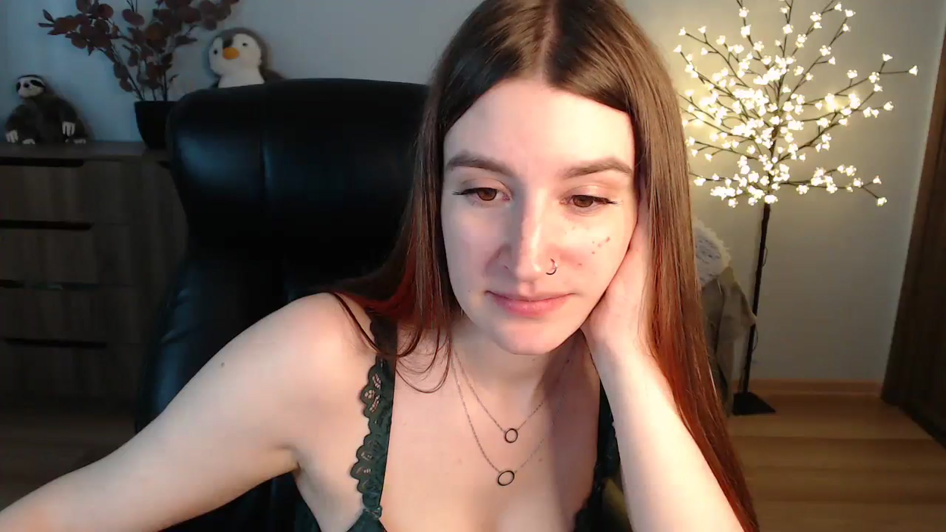 Gallery image thumbnail from Brocard's myfreecams stream on, 08/05/2023, 12:31 image 3 of 20