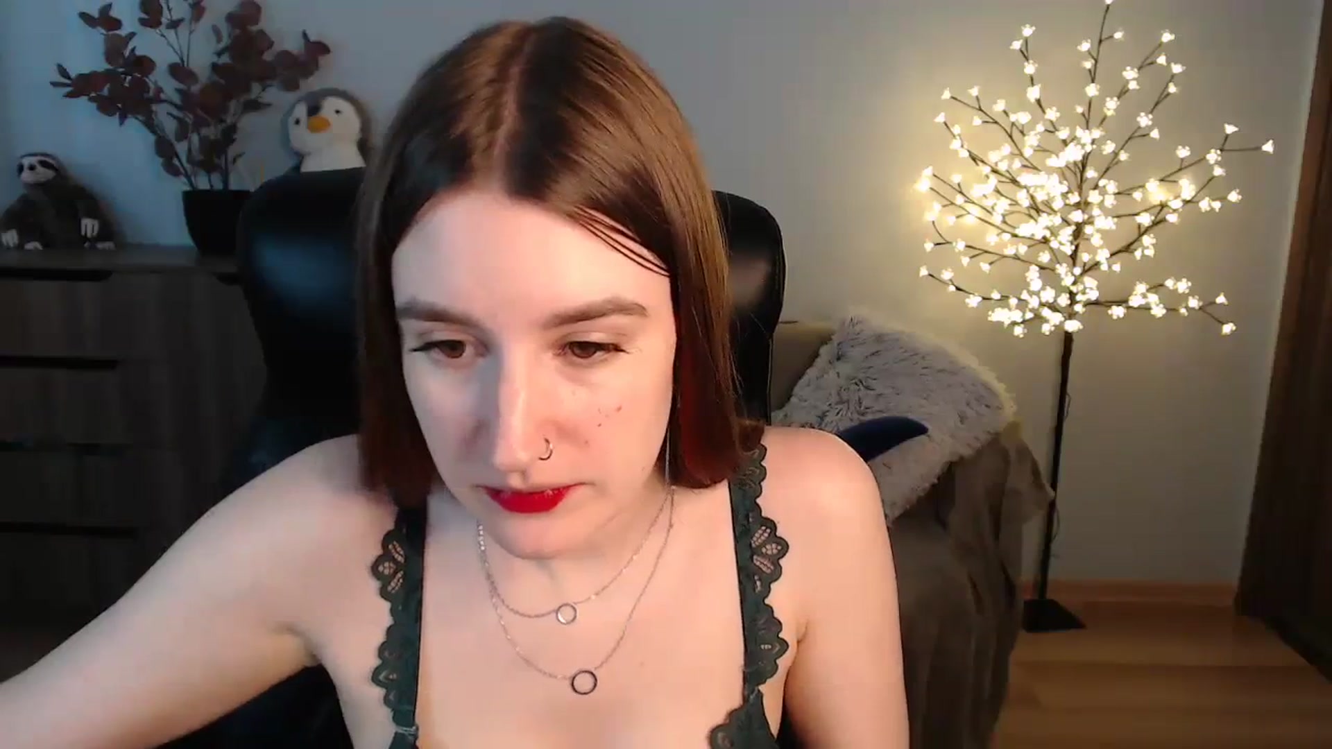 Gallery image thumbnail from Brocard's myfreecams stream on, 08/05/2023, 13:33 image 3 of 20