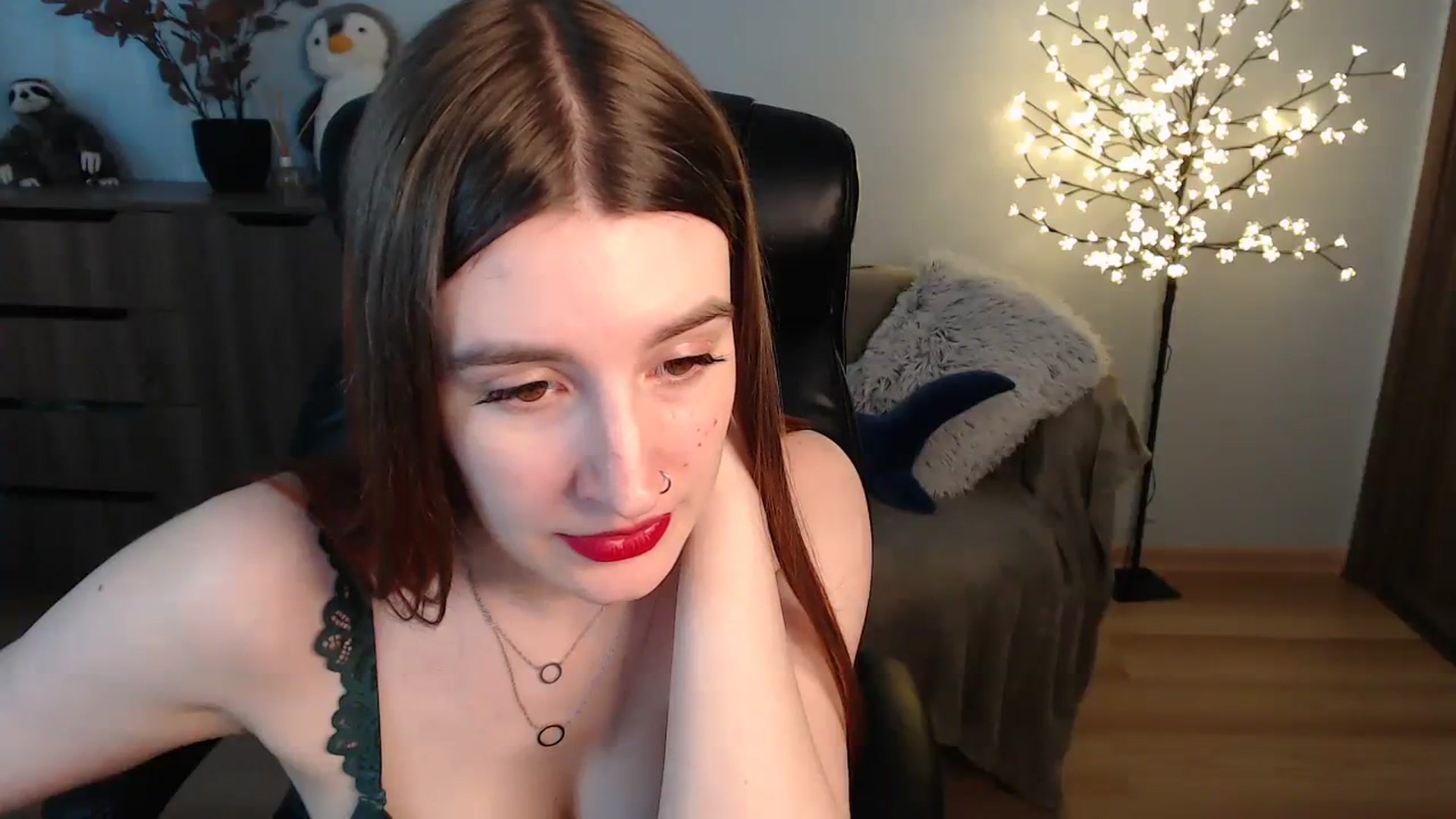 Gallery image thumbnail from Brocard's myfreecams stream on, 08/05/2023, 13:33 image 13 of 20