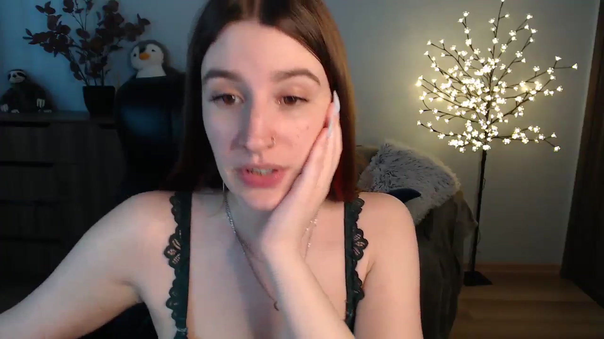Gallery image thumbnail from Brocard's myfreecams stream on, 08/05/2023, 13:33 image 2 of 20