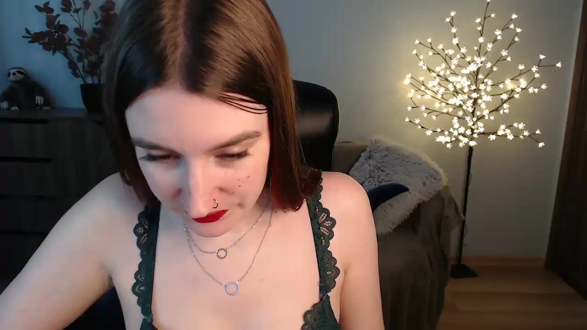 Gallery image thumbnail from Brocard's myfreecams stream on, 08/05/2023, 13:33 image 4 of 20