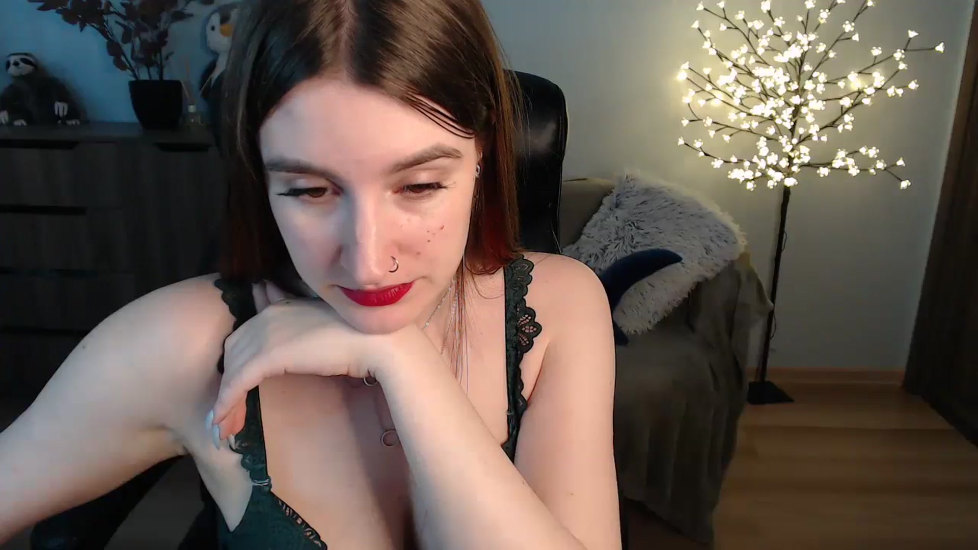 Gallery image thumbnail from Brocard's myfreecams stream on, 08/05/2023, 13:33 image 11 of 20