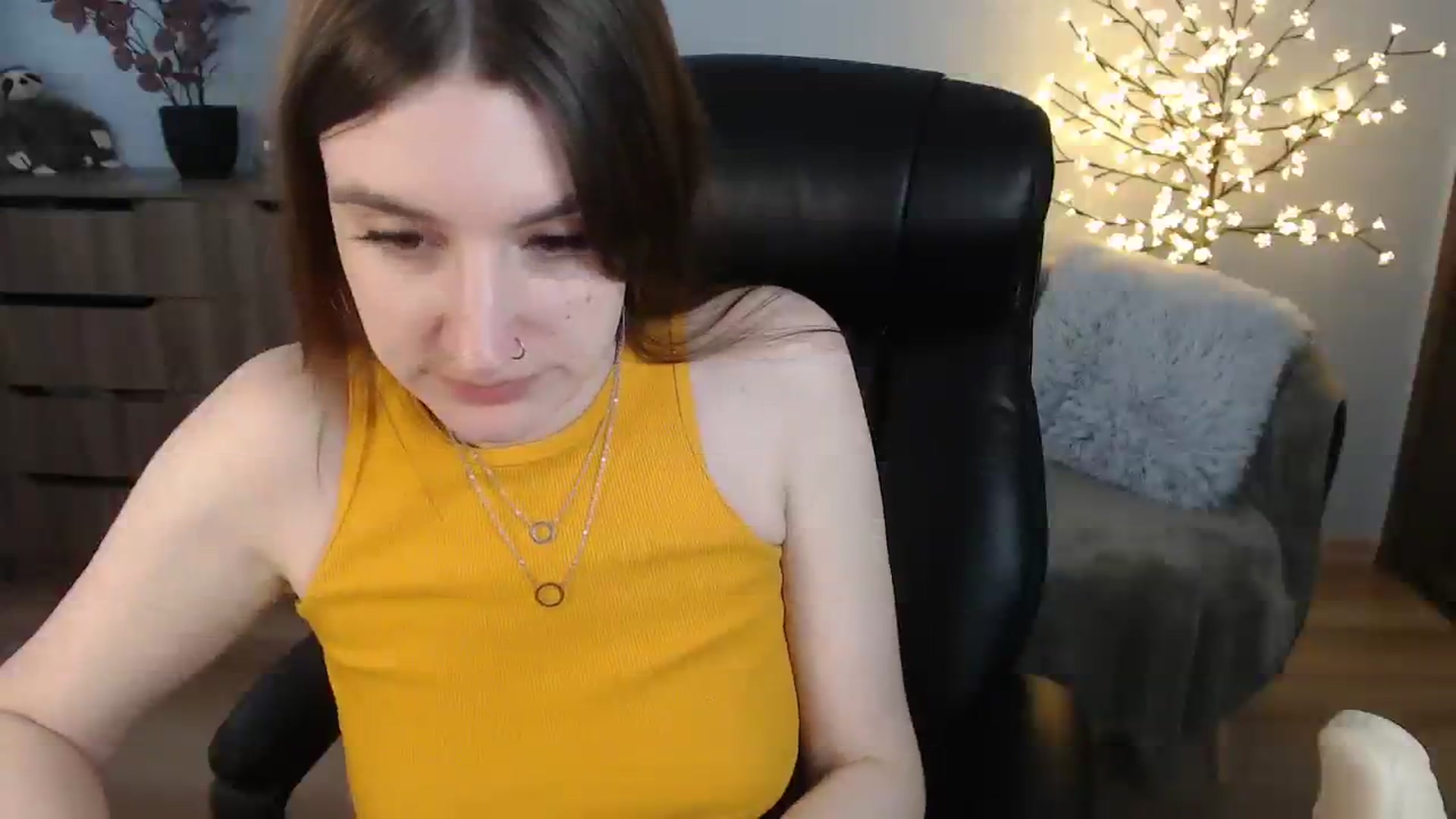 Gallery image thumbnail from Brocard's myfreecams stream on, 08/10/2023, 10:23 image 9 of 20