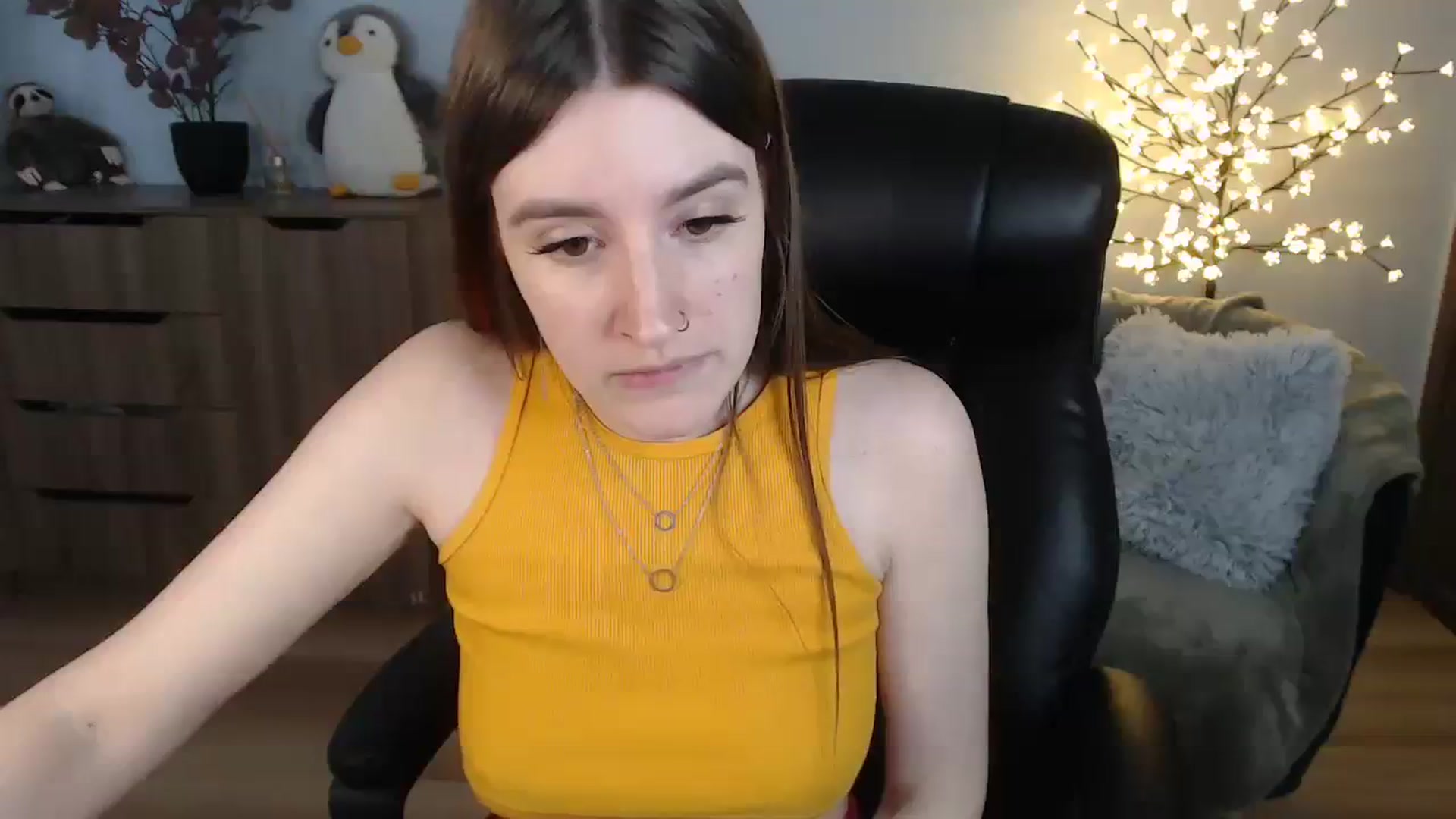 Gallery image thumbnail from Brocard's myfreecams stream on, 08/10/2023, 12:01 image 1 of 20