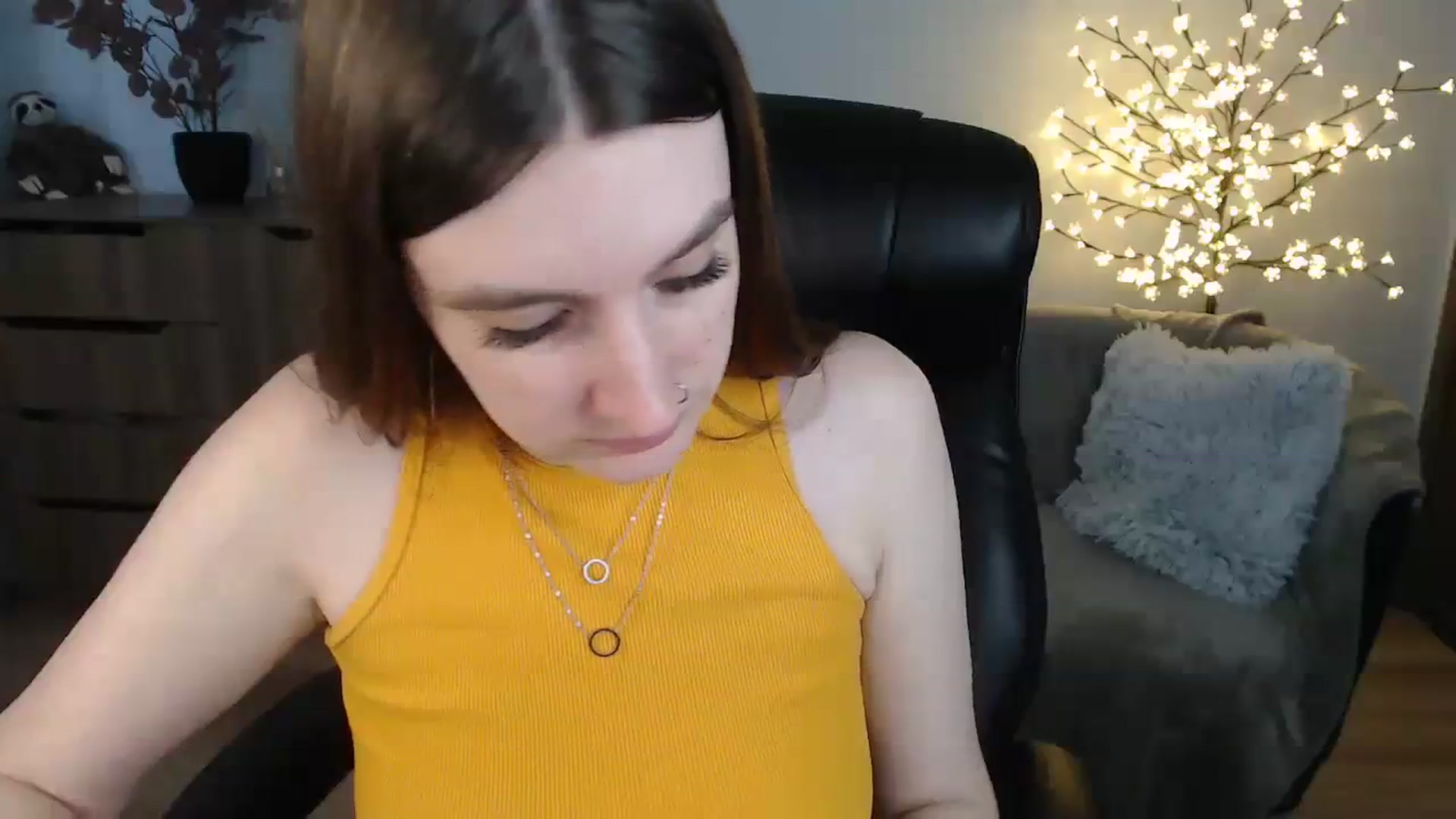 Gallery image thumbnail from Brocard's myfreecams stream on, 08/10/2023, 12:01 image 17 of 20