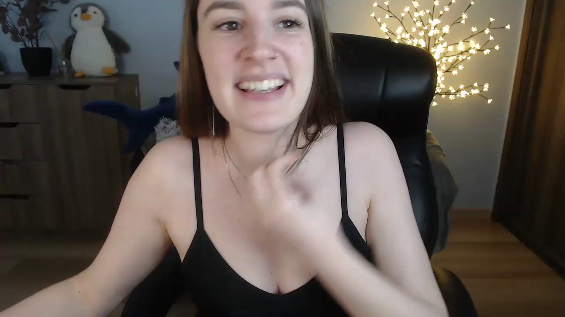 Gallery image thumbnail from Brocard's myfreecams stream on, 08/20/2023, 09:42 image 14 of 20