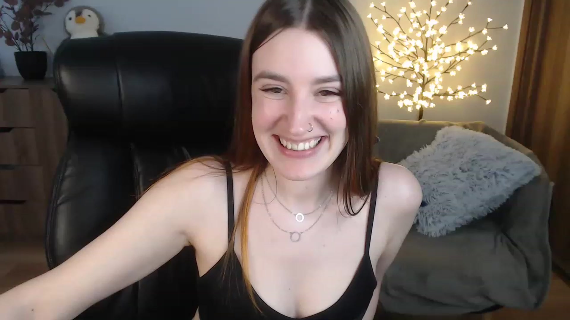 Gallery image thumbnail from Brocard's myfreecams stream on, 08/20/2023, 12:43 image 11 of 20