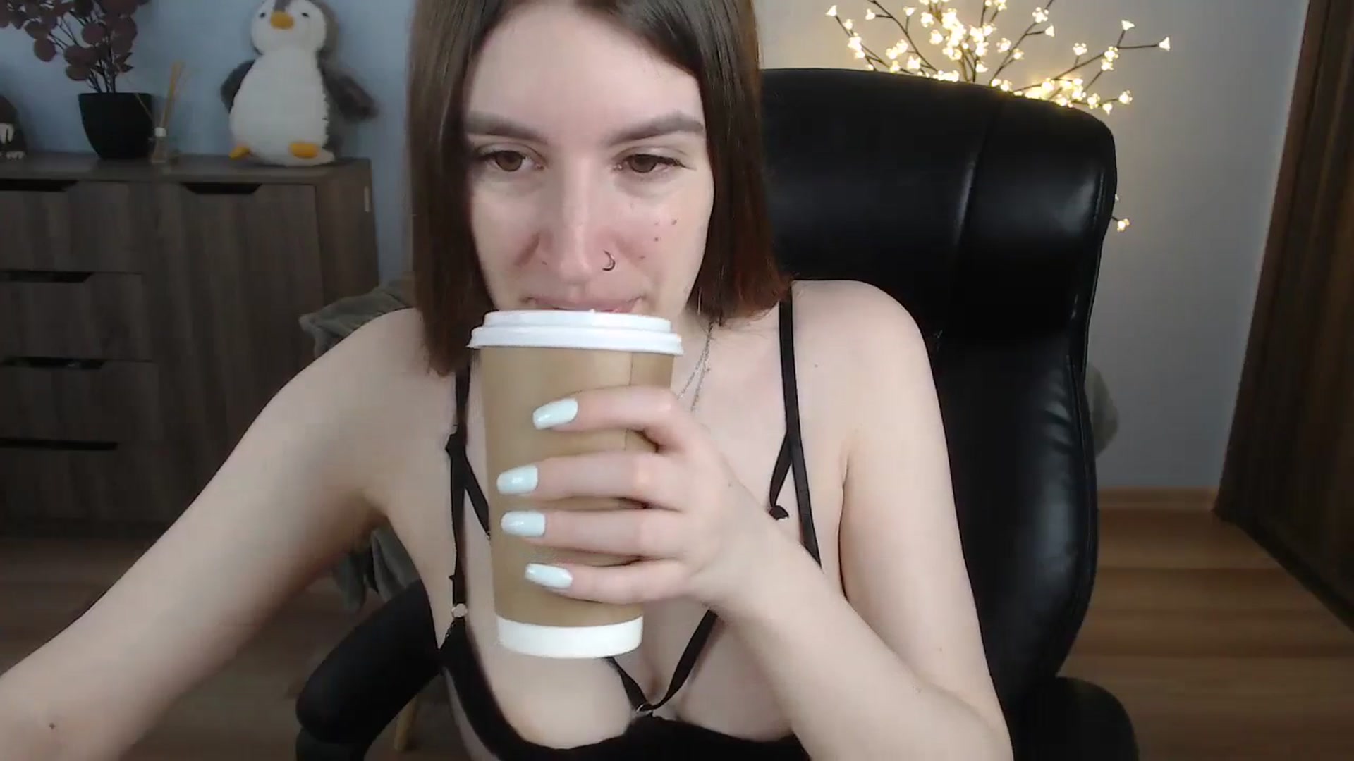 Gallery image thumbnail from Brocard's myfreecams stream on, 08/27/2023, 08:49 image 4 of 20