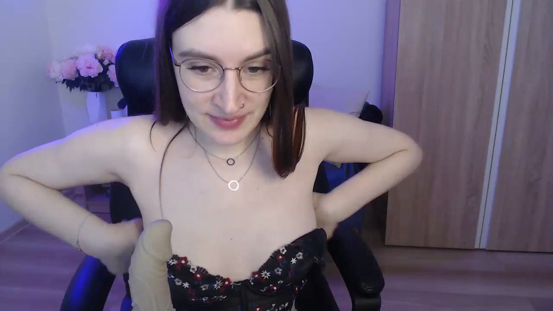 Gallery image thumbnail from Brocard's myfreecams stream on, 11/20/2023, 11:31 image 7 of 20