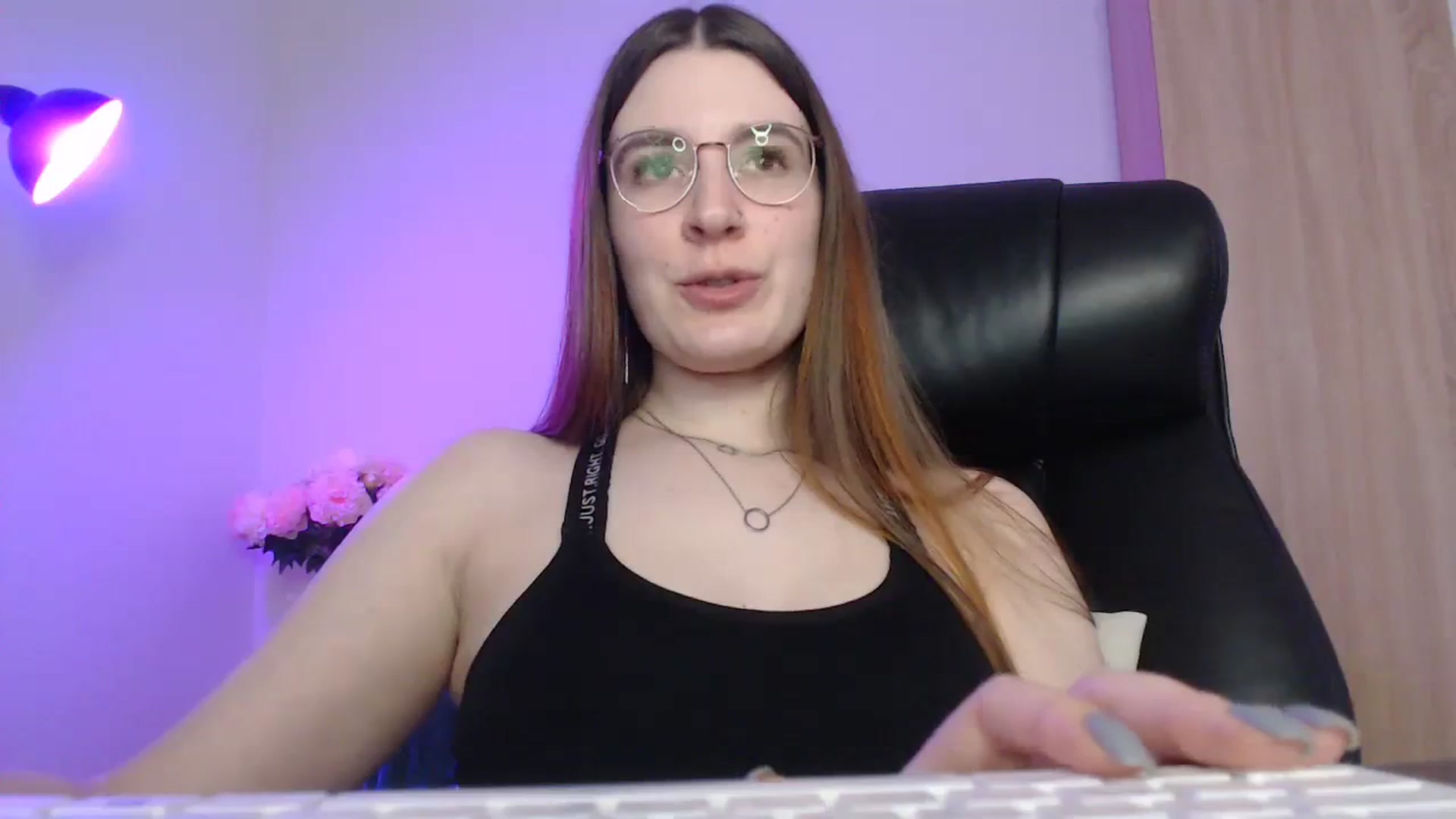 Gallery image thumbnail from Brocard's myfreecams stream on, 12/01/2023, 15:12 image 5 of 20