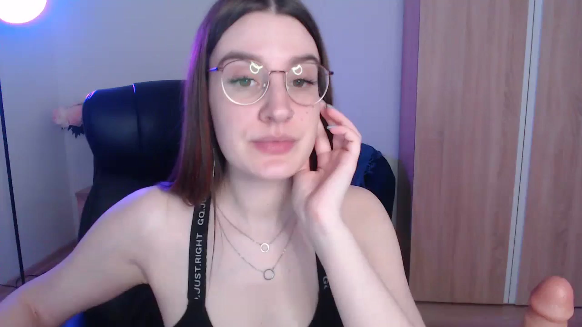 Gallery image thumbnail from Brocard's myfreecams stream on, 12/04/2023, 11:32 image 17 of 20