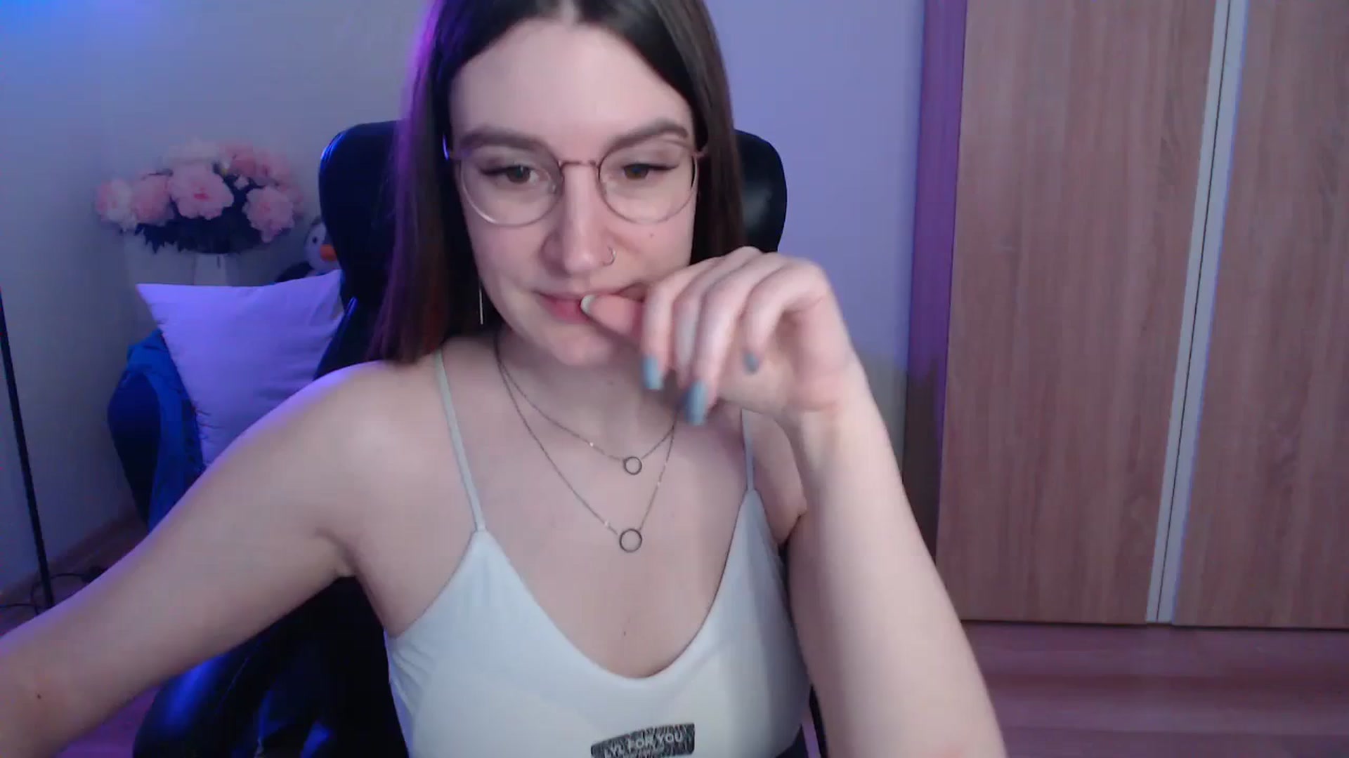 Gallery image thumbnail from Brocard's myfreecams stream on, 12/05/2023, 12:28 image 1 of 20