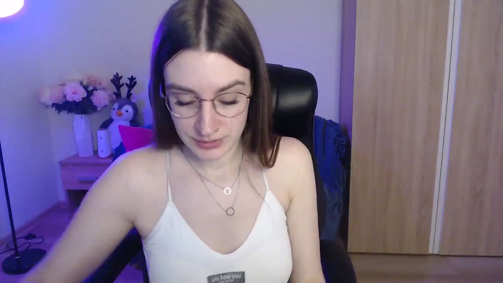 Gallery image thumbnail from Brocard's myfreecams stream on, 12/09/2023, 15:01 image 10 of 20