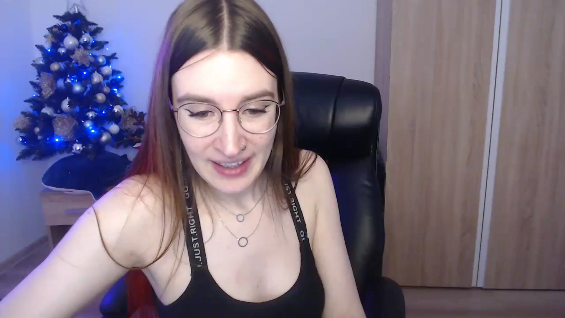 Gallery image thumbnail from Brocard's myfreecams stream on, 12/17/2023, 10:36 image 3 of 20