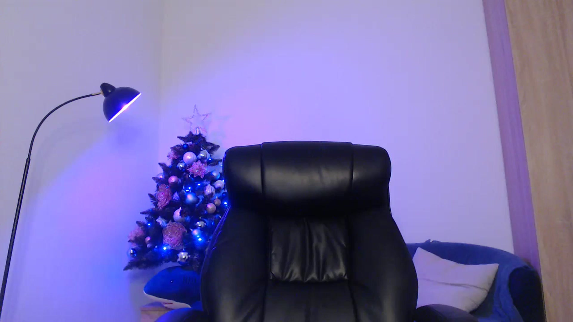Gallery image thumbnail from Brocard's myfreecams stream on, 12/17/2023, 11:44 image 8 of 20