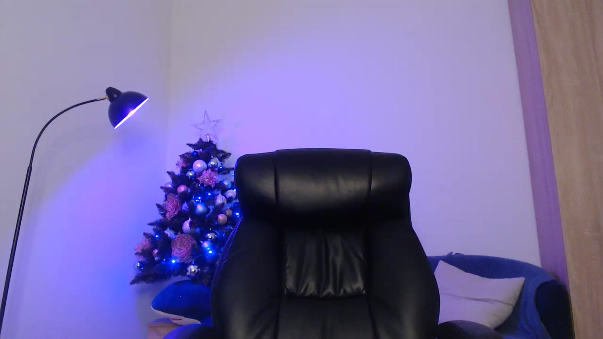 Gallery image thumbnail from Brocard's myfreecams stream on, 12/17/2023, 11:44 image 7 of 20