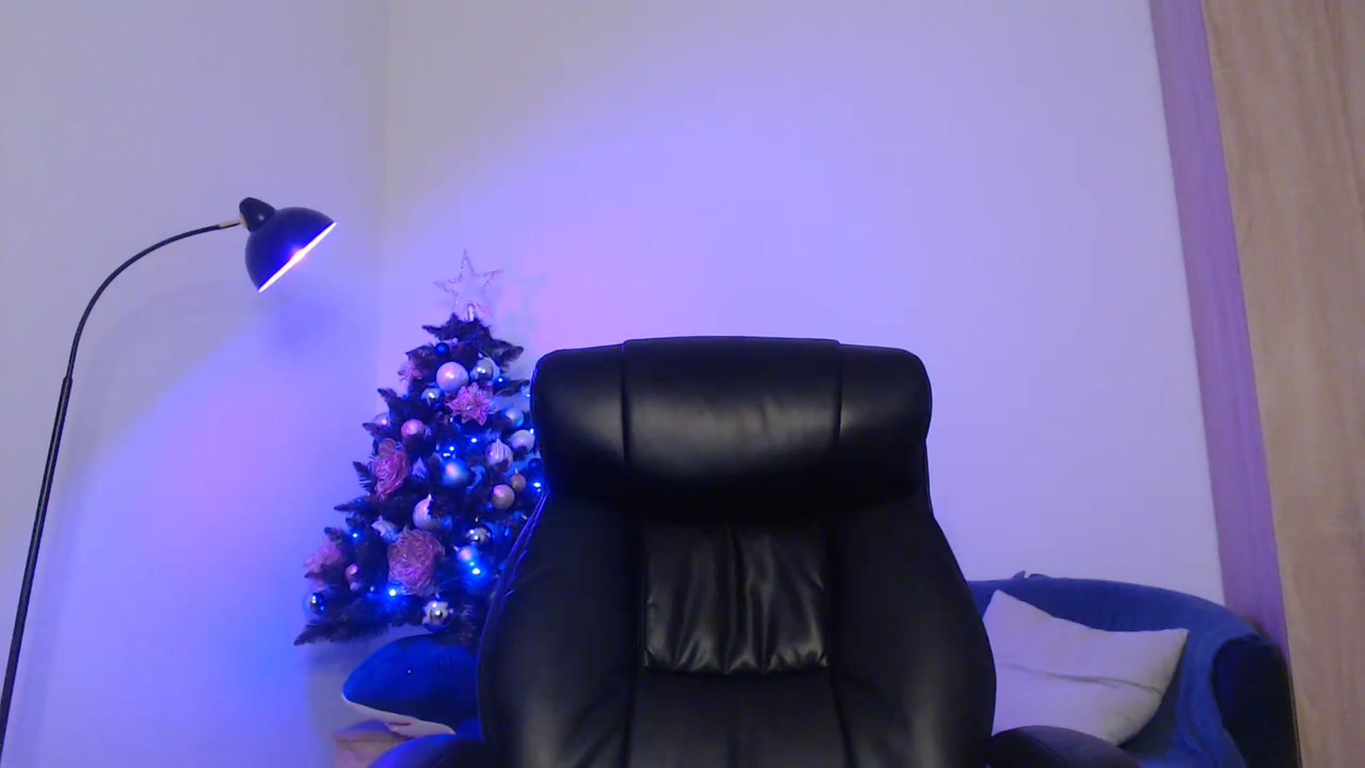 Gallery image thumbnail from Brocard's myfreecams stream on, 12/17/2023, 11:44 image 11 of 20