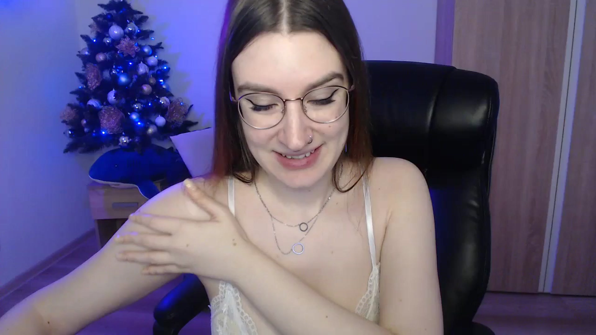Gallery image thumbnail from Brocard's myfreecams stream on, 12/19/2023, 10:41 image 1 of 20