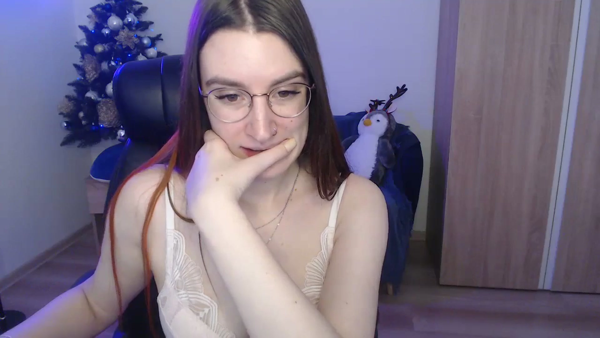 Gallery image thumbnail from Brocard's myfreecams stream on, 12/24/2023, 11:15 image 6 of 20