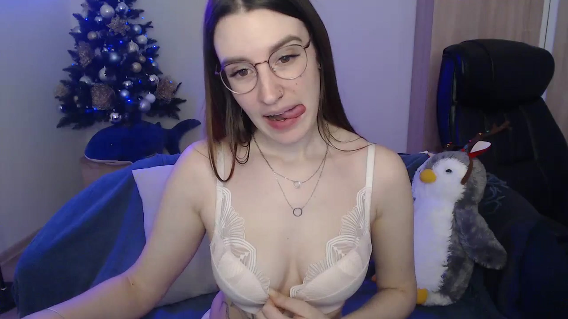 Gallery image thumbnail from Brocard's myfreecams stream on, 12/24/2023, 13:37 image 14 of 20