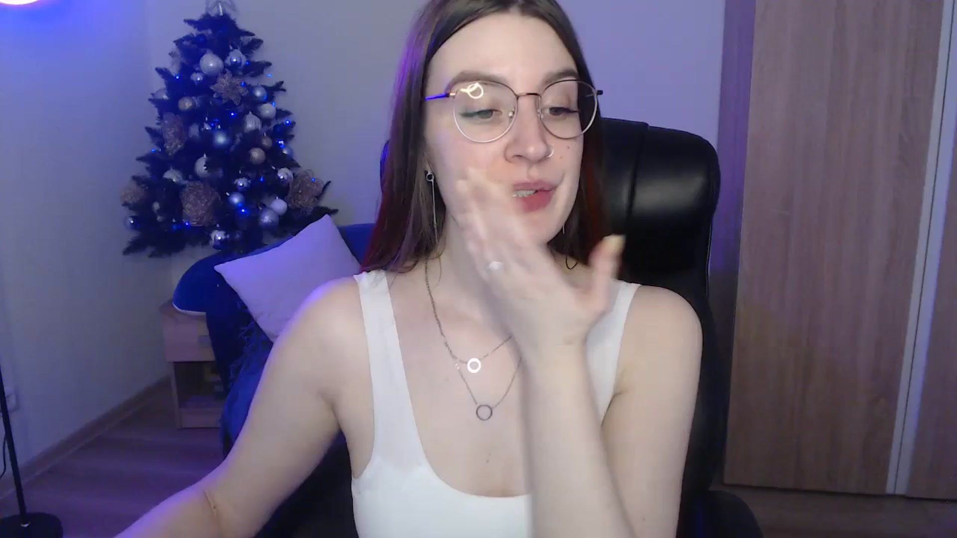 Gallery image thumbnail from Brocard's myfreecams stream on, 12/25/2023, 13:25 image 6 of 20
