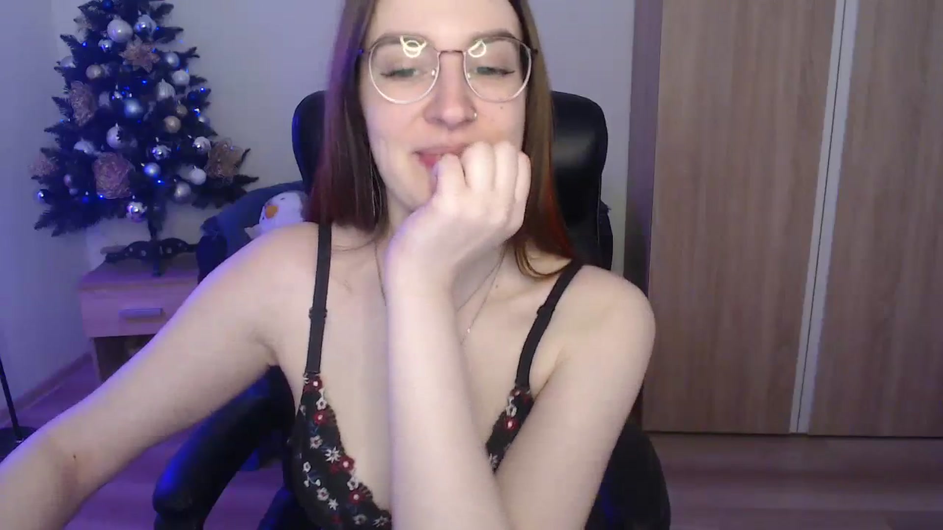 Gallery image thumbnail from Brocard's myfreecams stream on, 01/05/2024, 09:46 image 11 of 20
