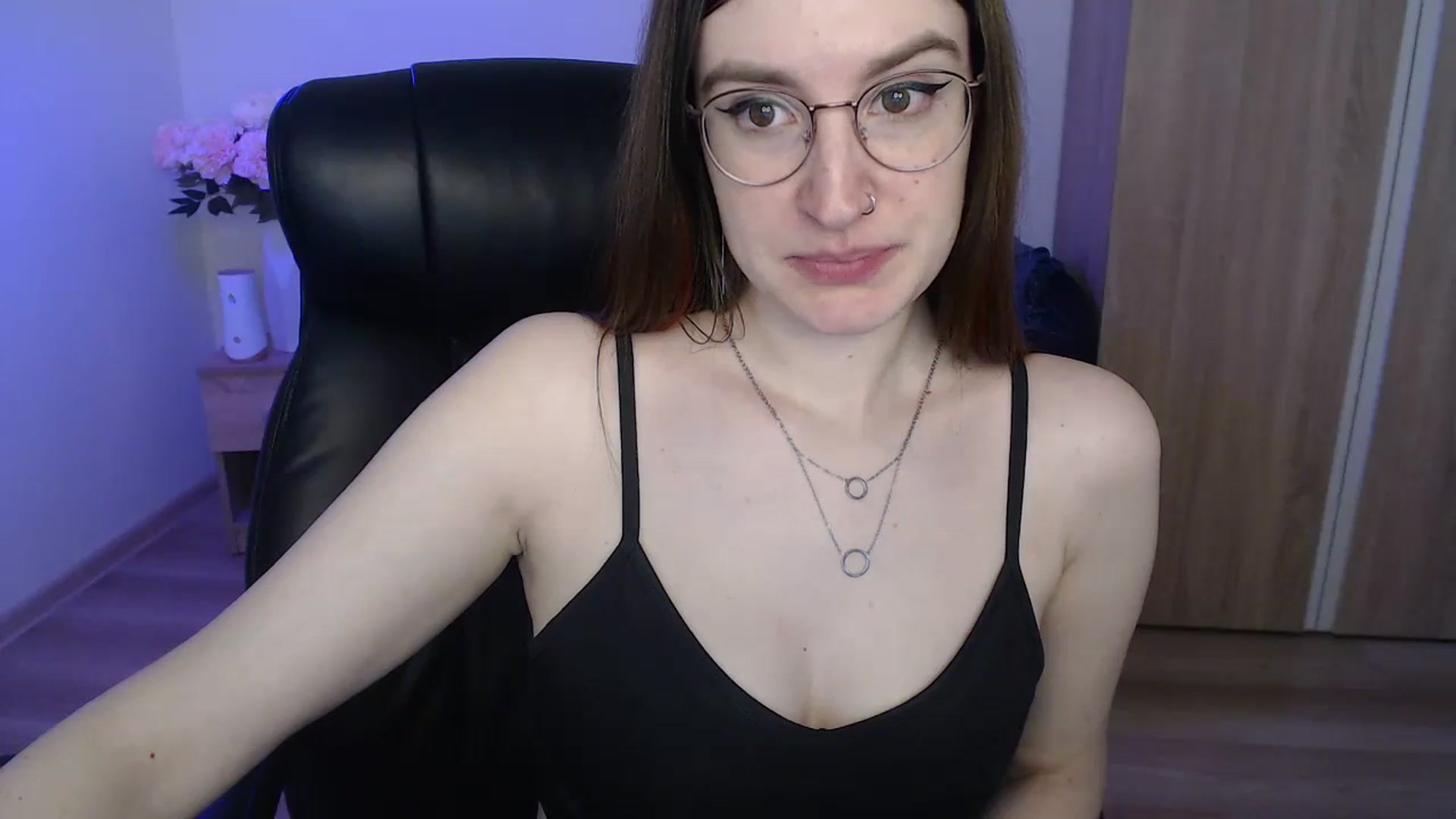 Gallery image thumbnail from Brocard's myfreecams stream on, 03/17/2024, 10:33 image 12 of 20