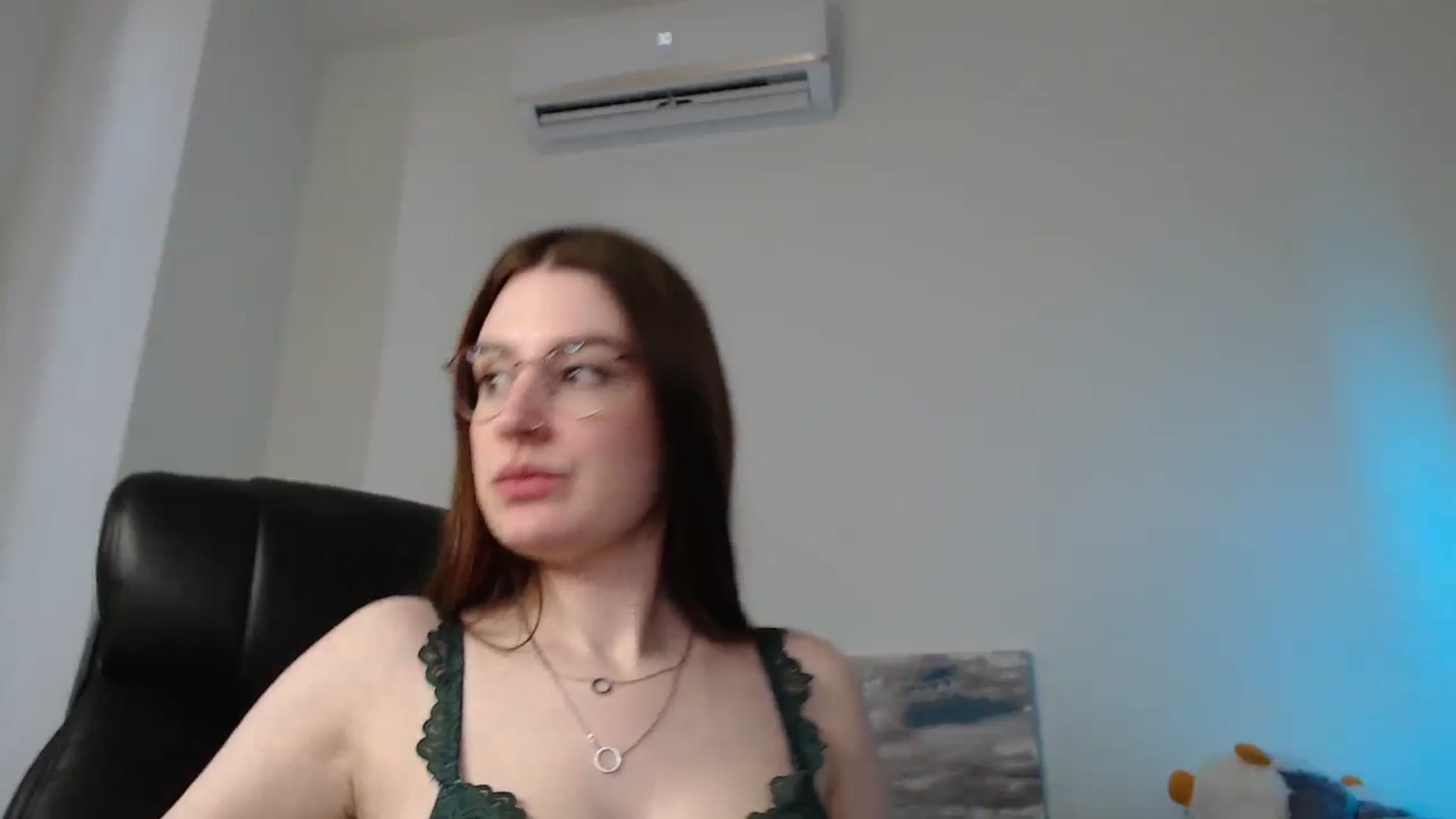Gallery image thumbnail from Brocard's myfreecams stream on, 05/17/2024, 12:12 image 4 of 20