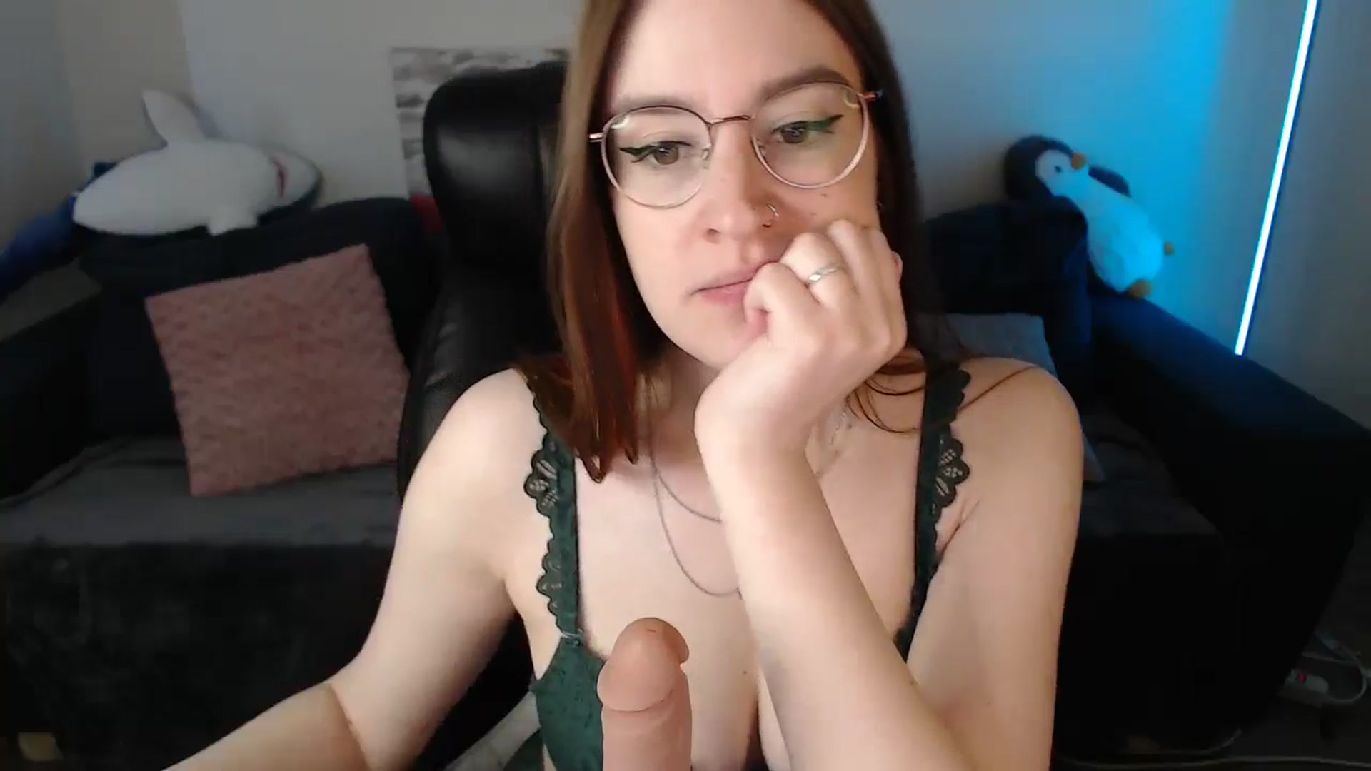 Gallery image thumbnail from Brocard's myfreecams stream on, 05/20/2024, 08:51 image 6 of 20