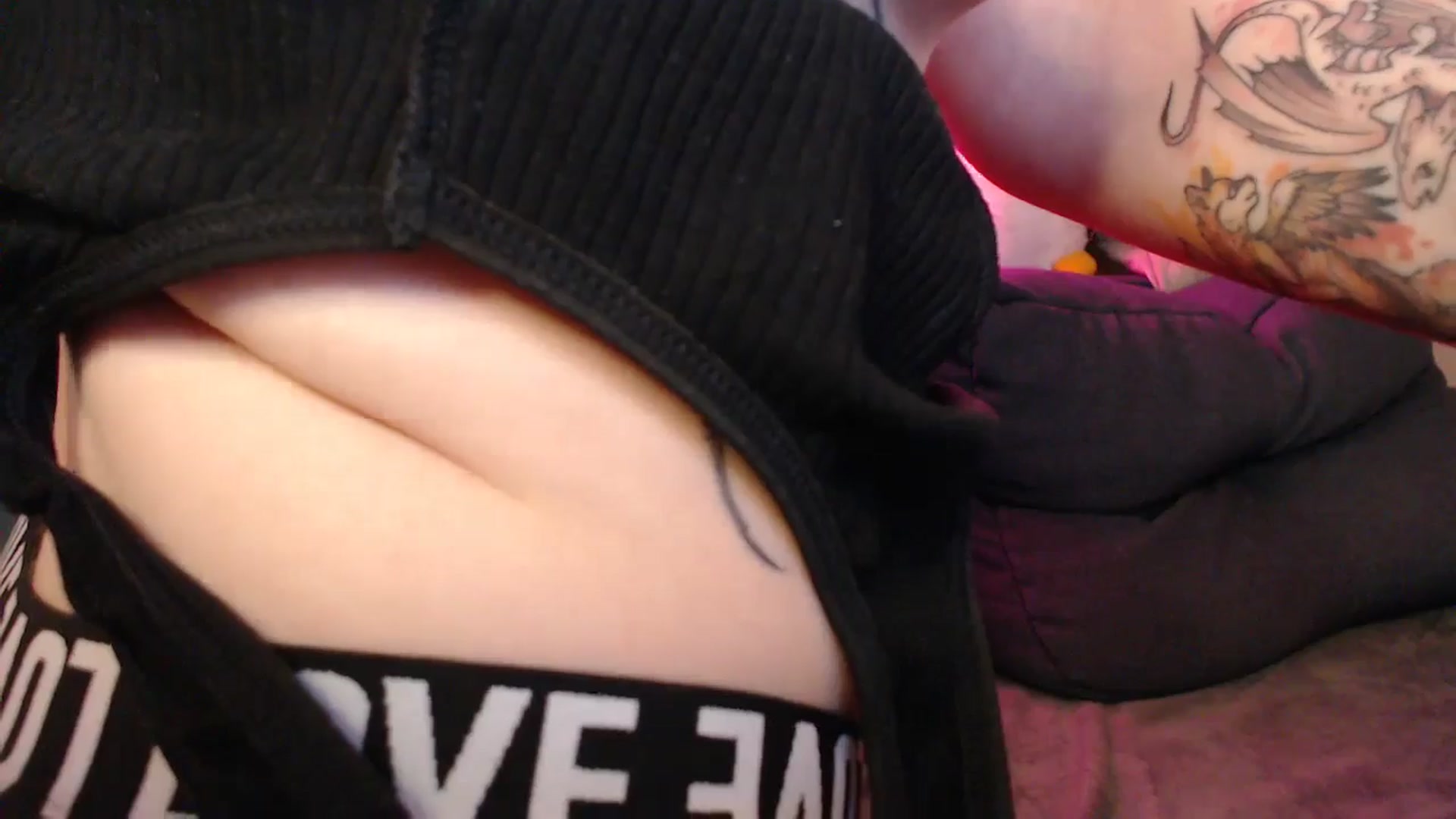 Gallery image thumbnail from Brocard's myfreecams stream on, 12/01/2024, 14:10 image 18 of 20