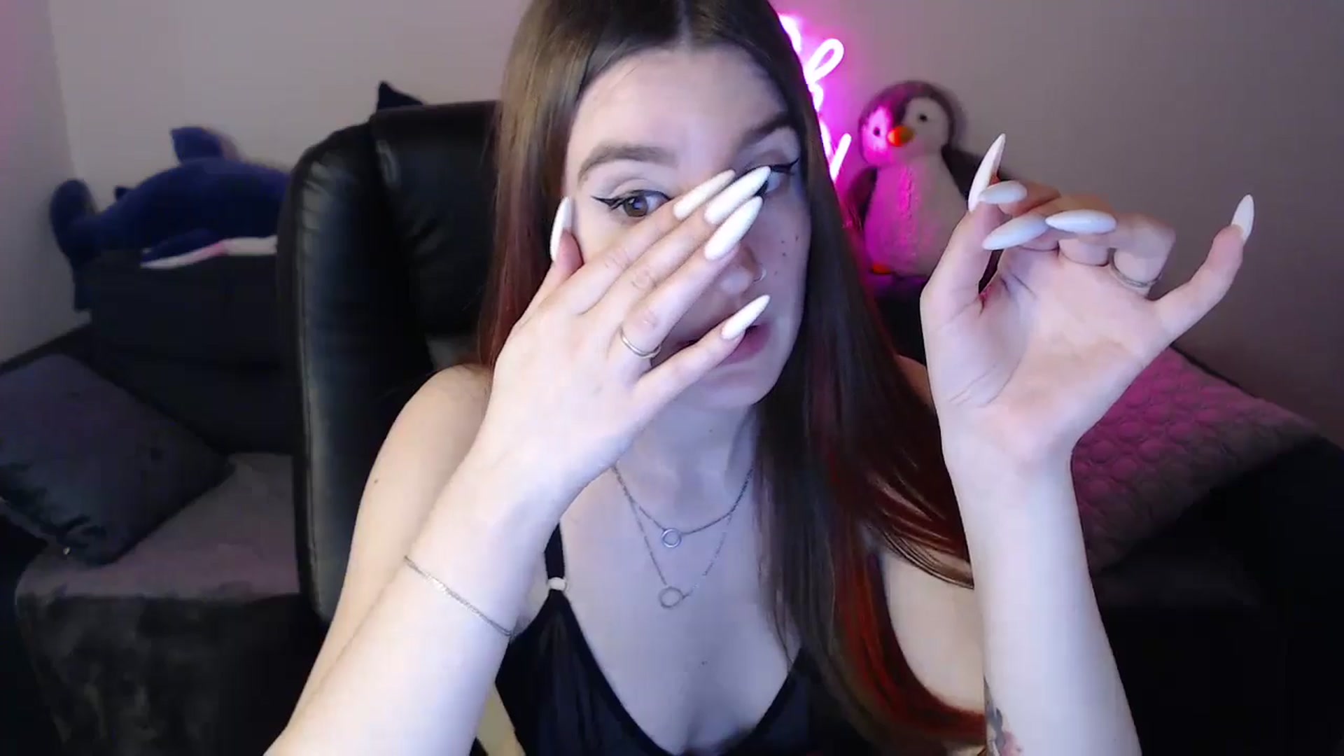 Gallery image thumbnail from Brocard's myfreecams stream on, 12/04/2024, 10:43 image 19 of 20