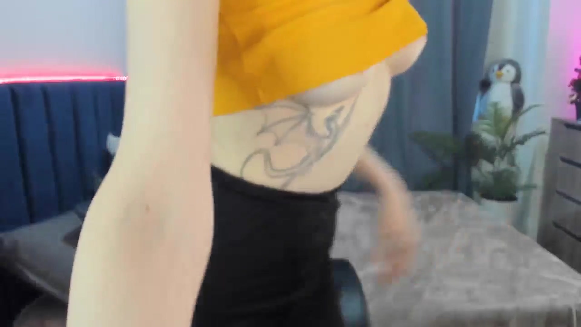 Gallery image thumbnail from Brocard's myfreecams stream on, 04/08/2026, 09:53 image 6 of 20