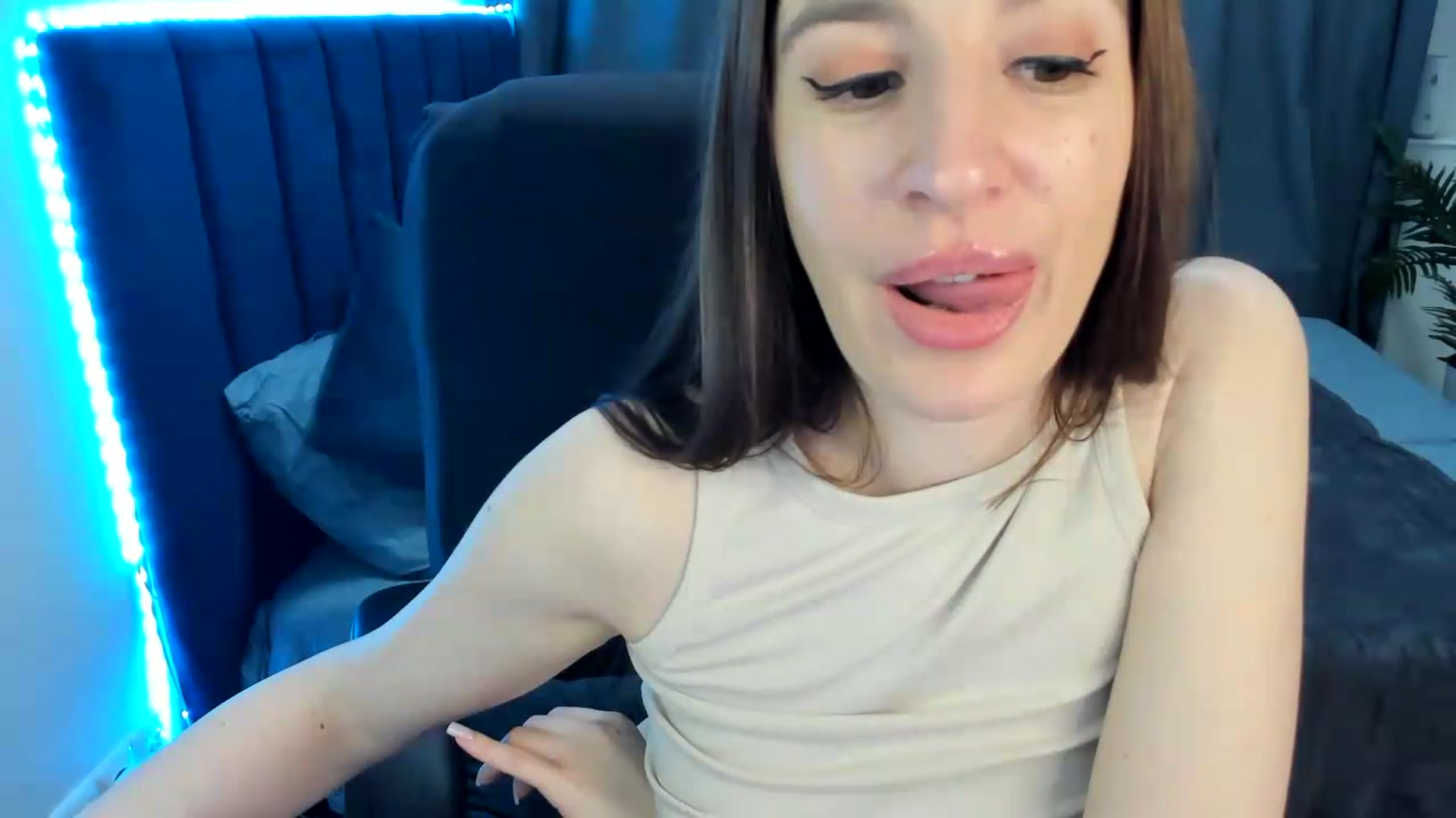 Gallery image thumbnail from Brocard's myfreecams stream on, 05/27/2026, 09:05 image 6 of 20