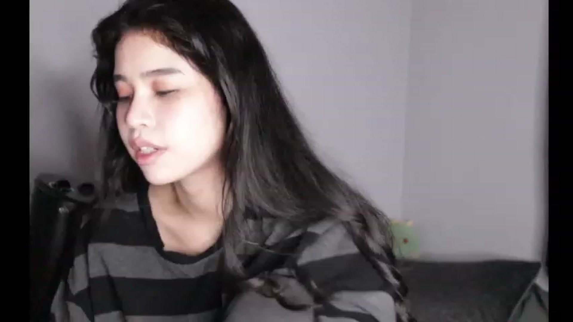 Gallery image thumbnail from BrokenRin's myfreecams stream on, 03/27/2023, 02:35 image 16 of 20