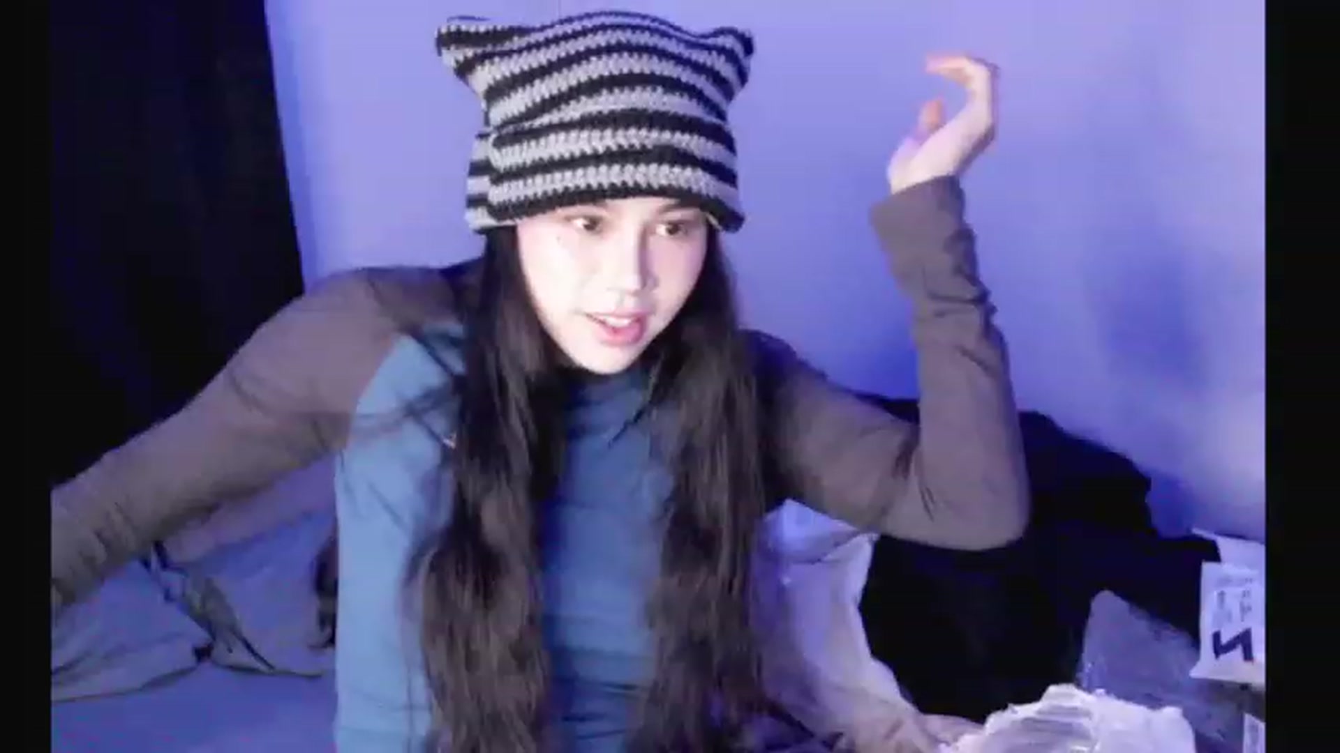 Gallery image thumbnail from BrokenRin's myfreecams stream on, 04/25/2023, 08:55 image 4 of 20