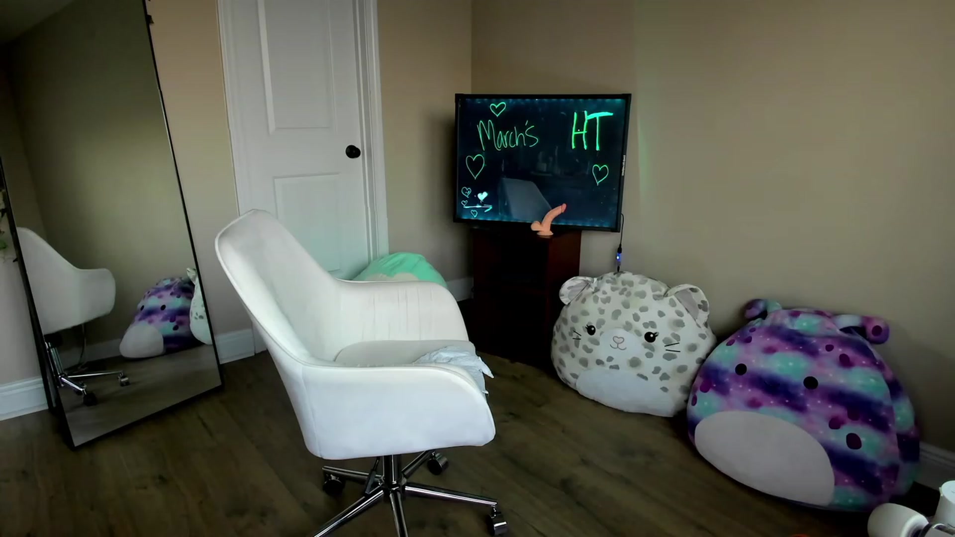 Gallery image thumbnail from BrookeBee's myfreecams stream on, 03/08/2023, 23:34 image 15 of 20