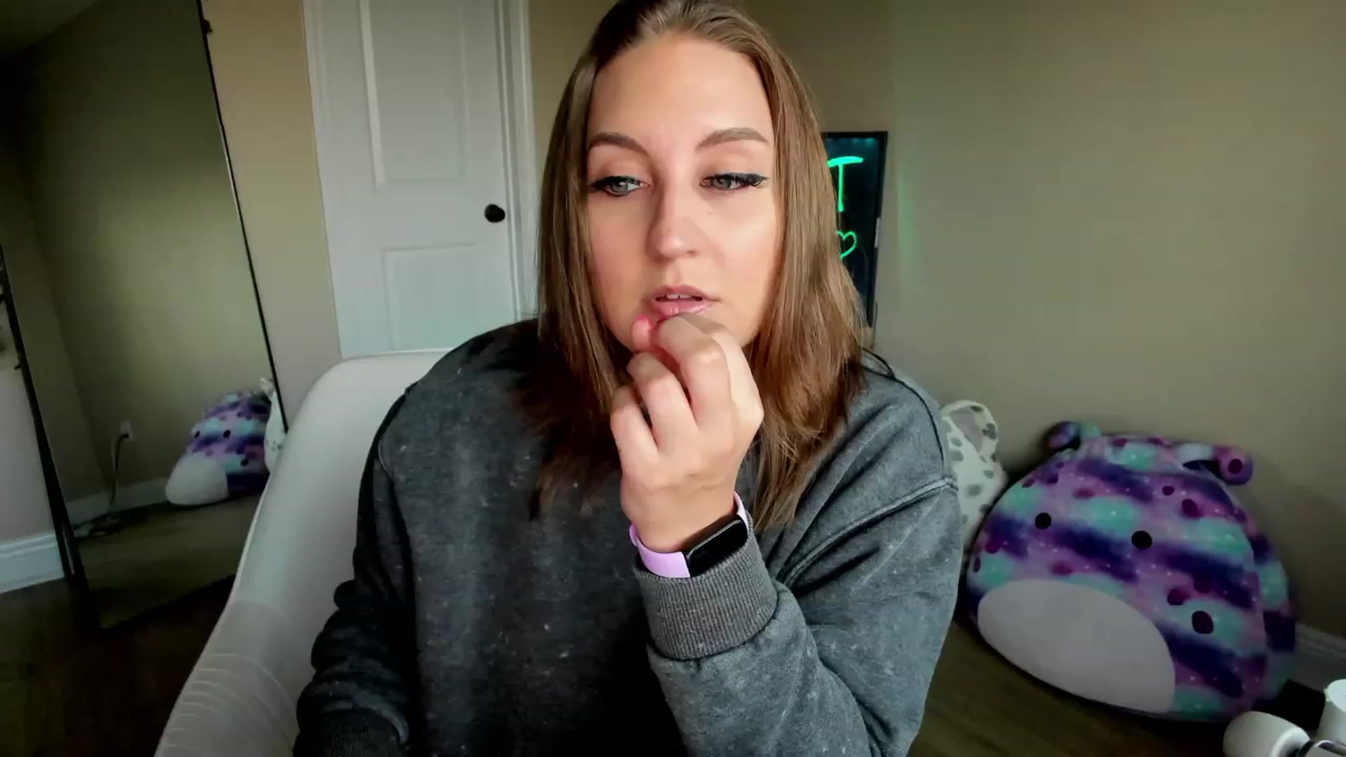 Gallery image thumbnail from BrookeBee's myfreecams stream on, 03/08/2023, 23:34 image 10 of 20