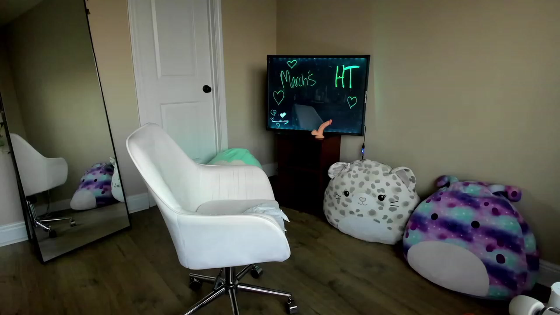 Gallery image thumbnail from BrookeBee's myfreecams stream on, 03/08/2023, 23:34 image 13 of 20