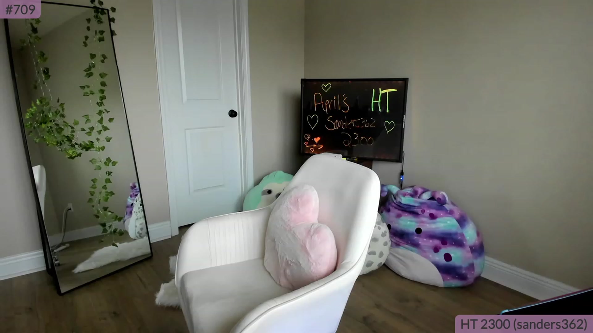 Gallery image thumbnail from BrookeBee's myfreecams stream on, 04/08/2023, 23:05 image 13 of 20