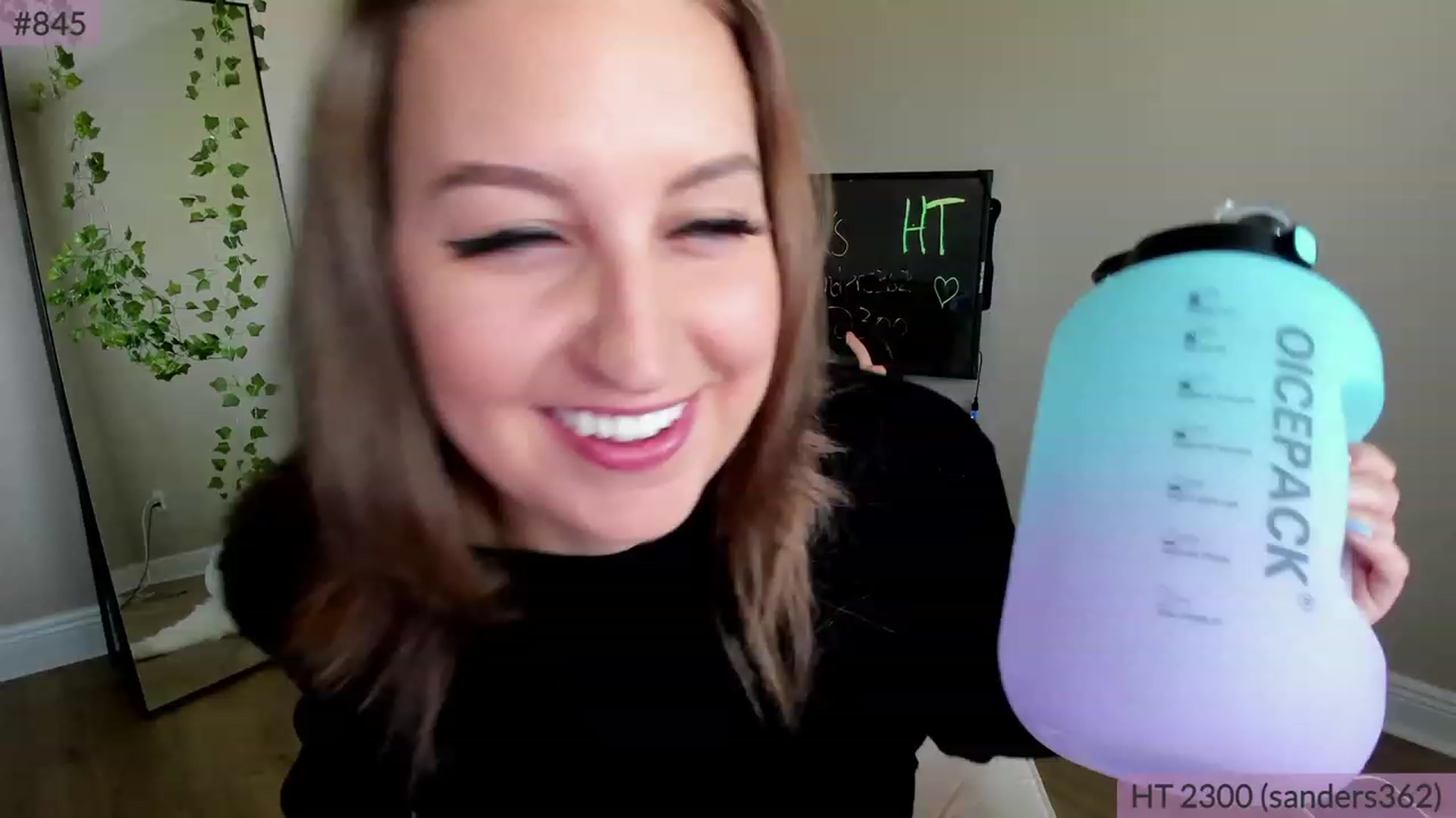 Gallery image thumbnail from BrookeBee's myfreecams stream on, 04/16/2023, 21:22 image 16 of 20