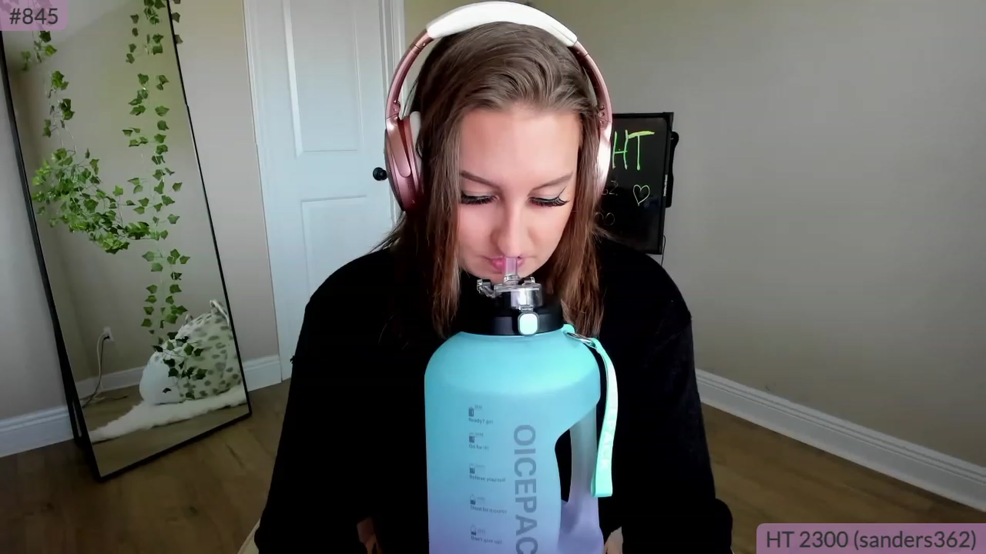 Gallery image thumbnail from BrookeBee's myfreecams stream on, 04/16/2023, 22:25 image 5 of 20