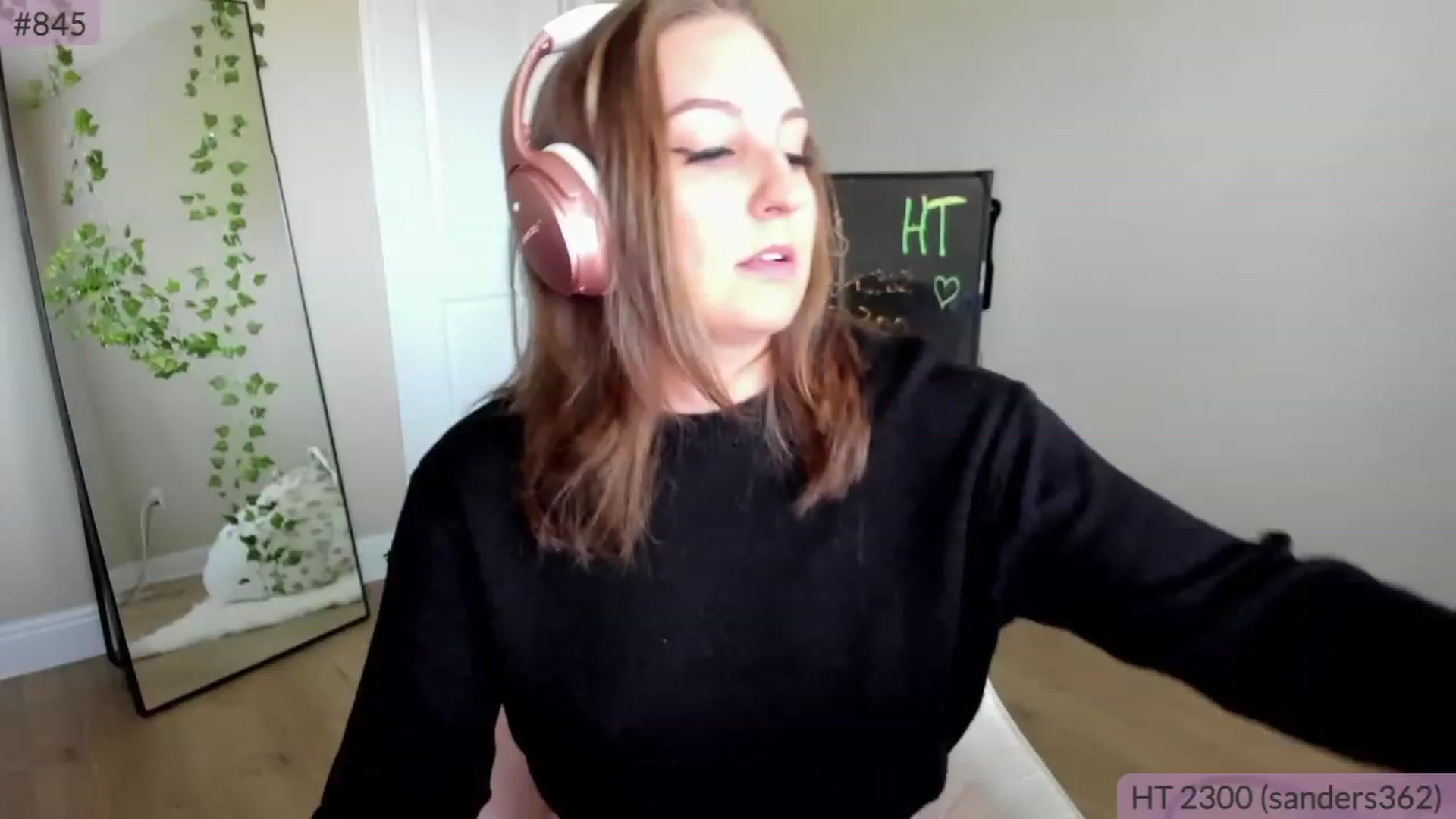 Gallery image thumbnail from BrookeBee's myfreecams stream on, 04/16/2023, 22:25 image 4 of 20