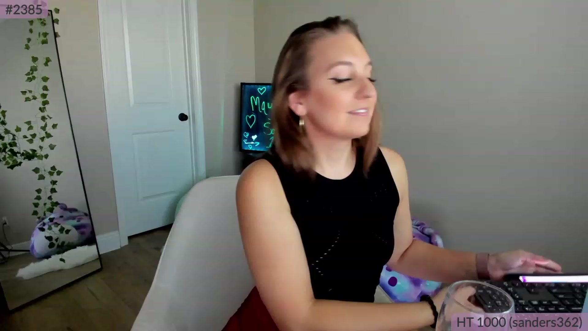 Gallery image thumbnail from BrookeBee's myfreecams stream on, 05/25/2023, 23:37 image 16 of 20