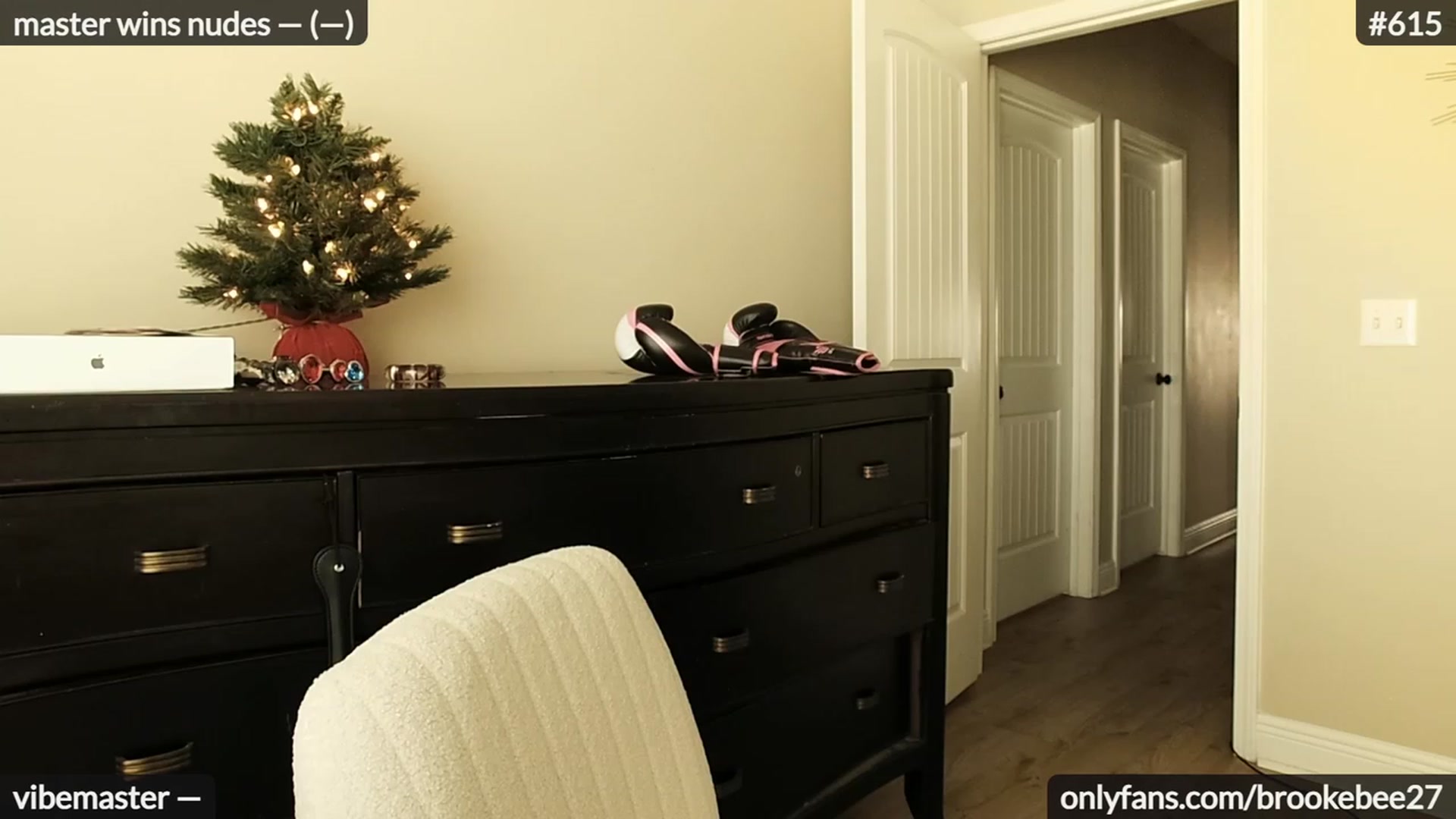 Gallery image thumbnail from BrookeBee's myfreecams stream on, 11/12/2023, 19:29 image 3 of 20