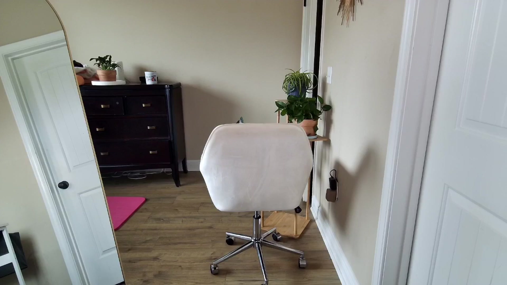Gallery image thumbnail from BrookeBee's myfreecams stream on, 05/14/2024, 24:01 image 7 of 20