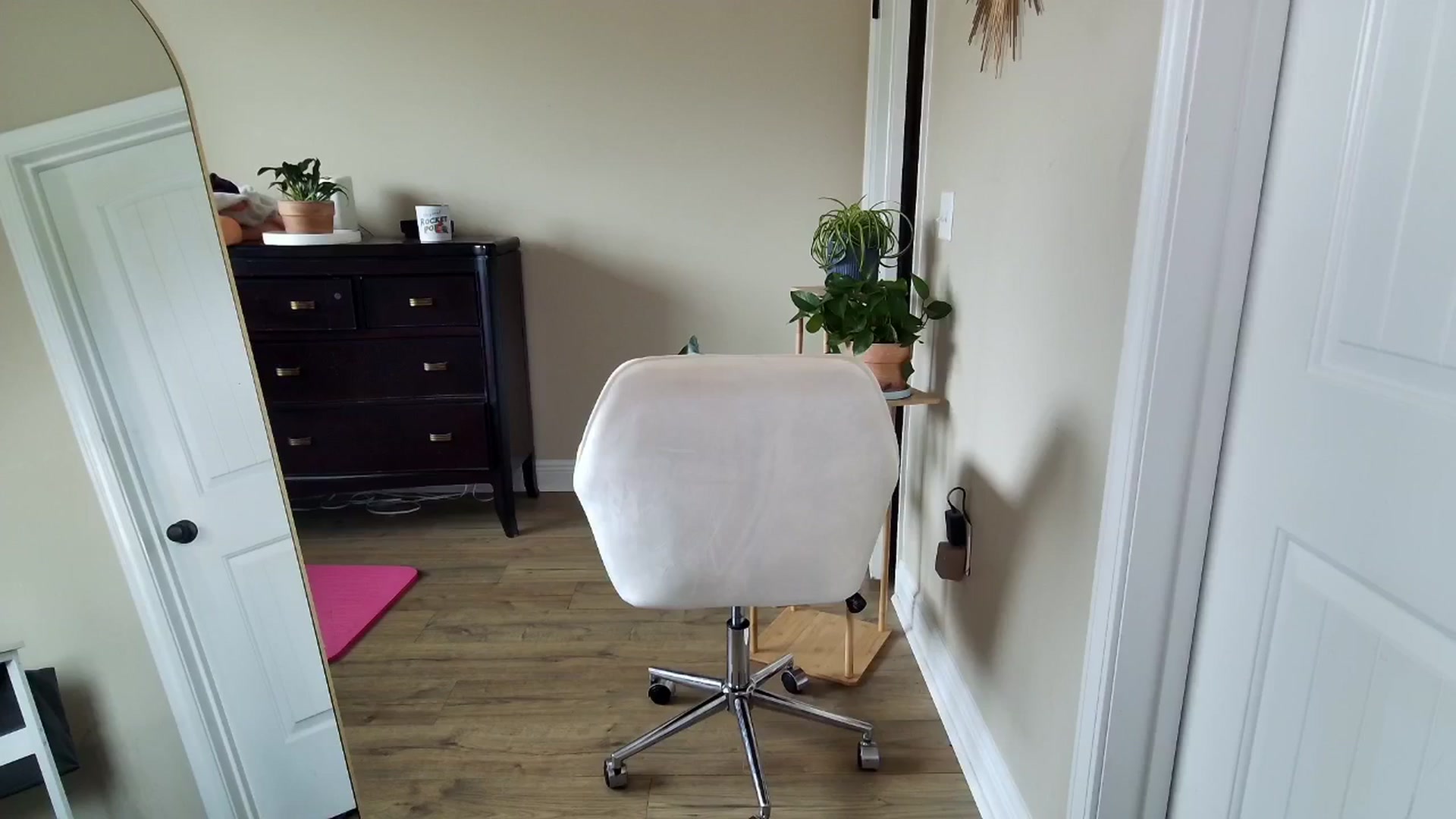 Gallery image thumbnail from BrookeBee's myfreecams stream on, 05/14/2024, 24:01 image 6 of 20