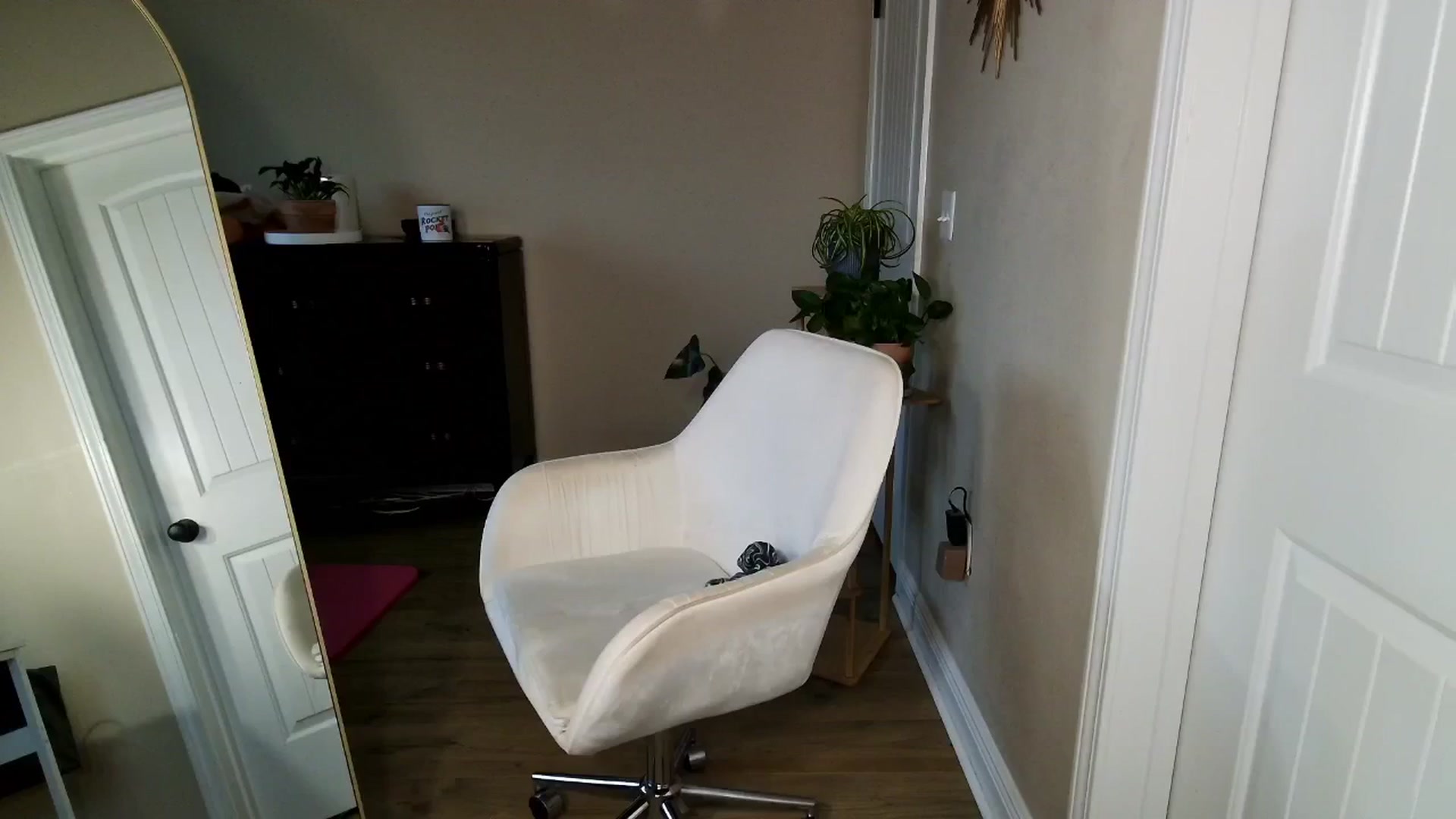 Gallery image thumbnail from BrookeBee's myfreecams stream on, 05/14/2024, 24:30 image 18 of 20