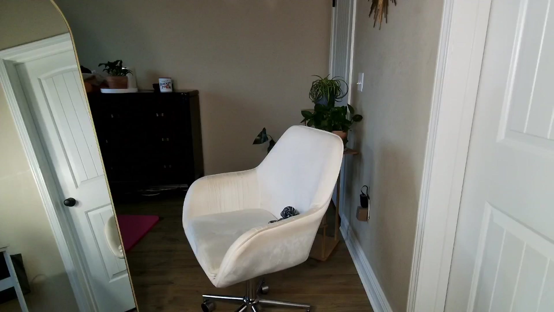 Gallery image thumbnail from BrookeBee's myfreecams stream on, 05/14/2024, 24:30 image 17 of 20