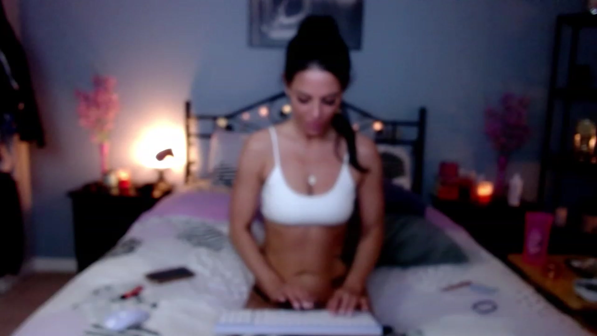 Gallery image thumbnail from BrookeSummer's myfreecams stream on, 12/19/2022, 07:29 image 19 of 20